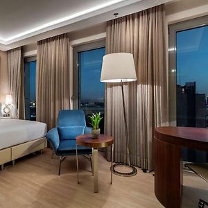 Zimmer mit Kingsize-Bett